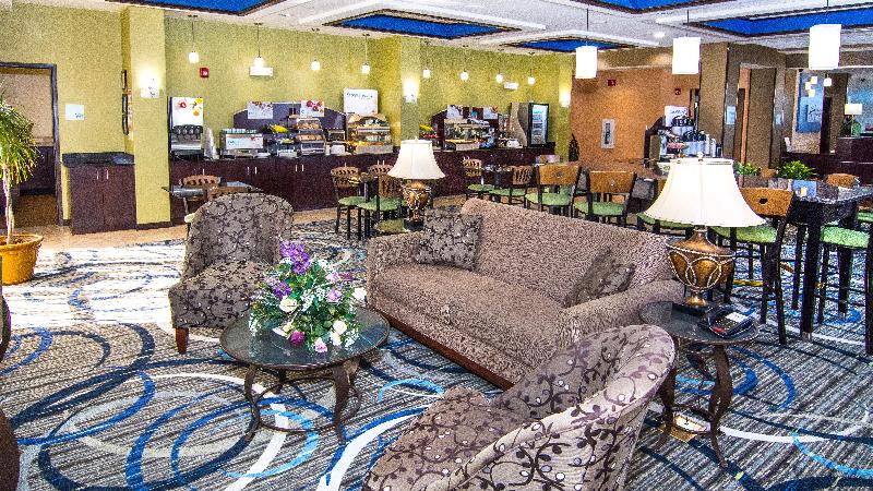 Holiday Inn Express Suites Elkton University Area image