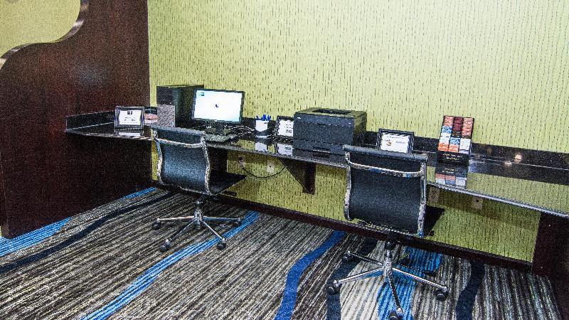 Holiday Inn Express Suites Elkton University Area image