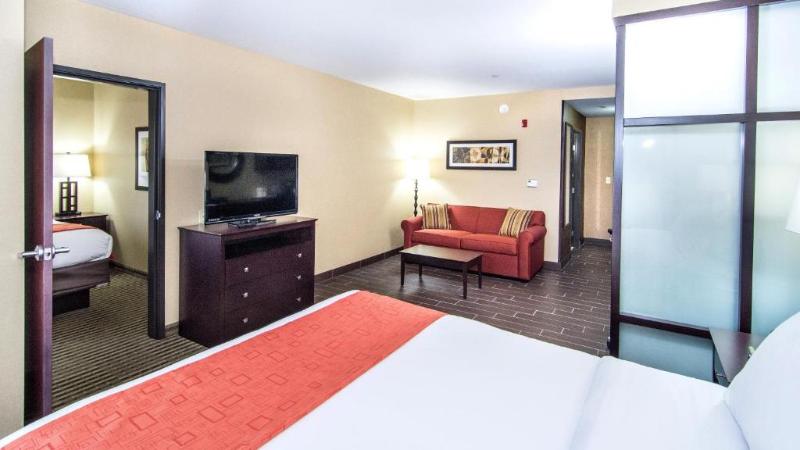 Holiday Inn Express Suites Elkton University Area photo 16