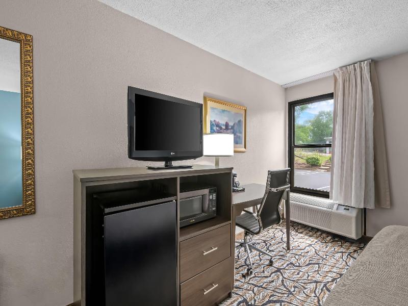 Quality Inn at the Park image