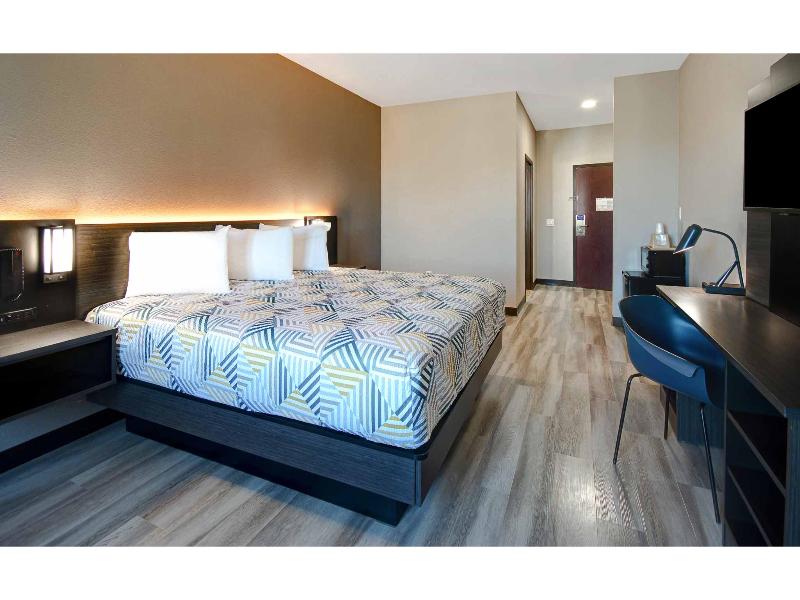 Motel 6 Fort Worth, TX – I-35 & I-20 image