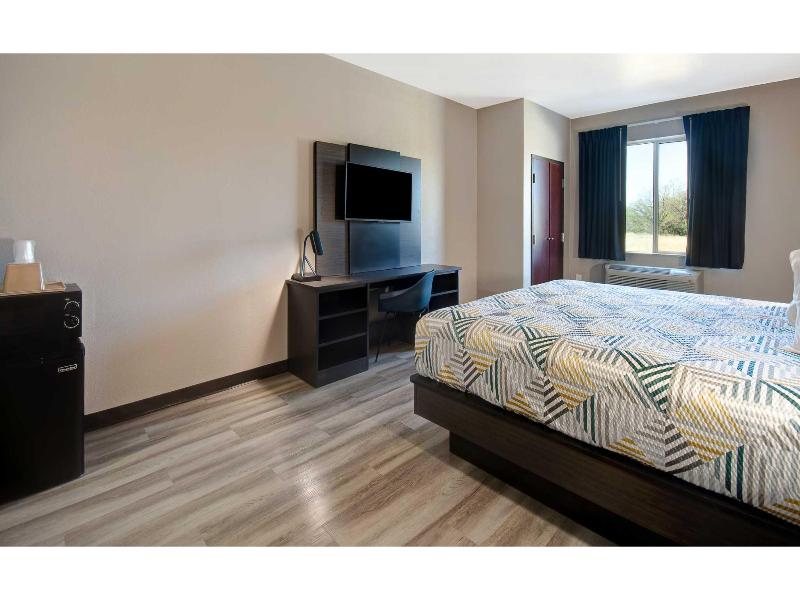 Motel 6 Fort Worth, TX – I-35 & I-20 image
