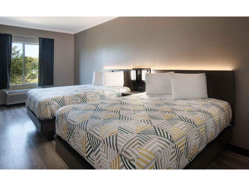 Motel 6 Fort Worth, TX – I-35 & I-20 image