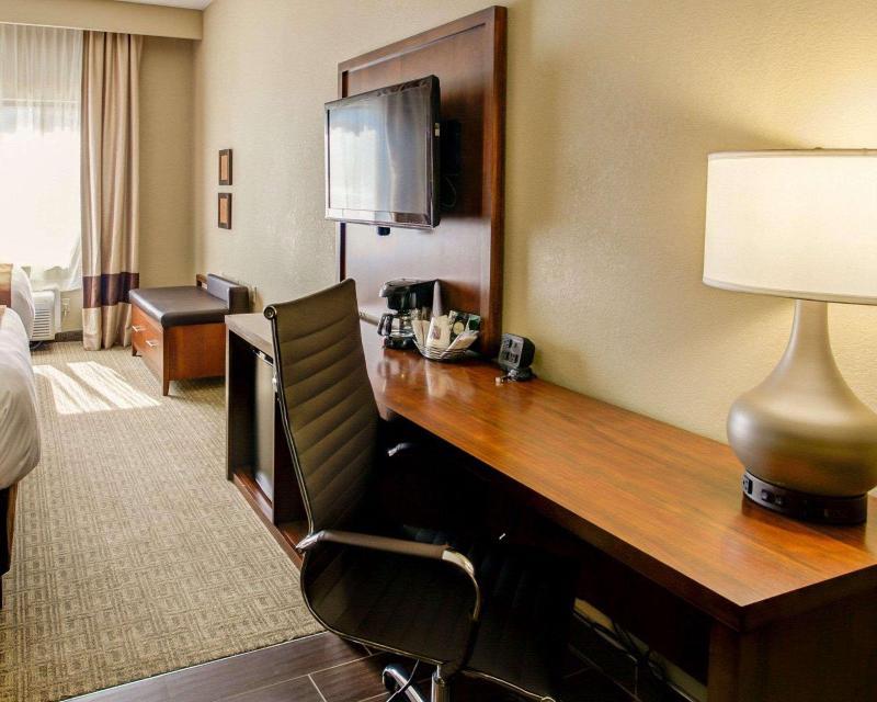 Comfort Suites Georgetown Area image