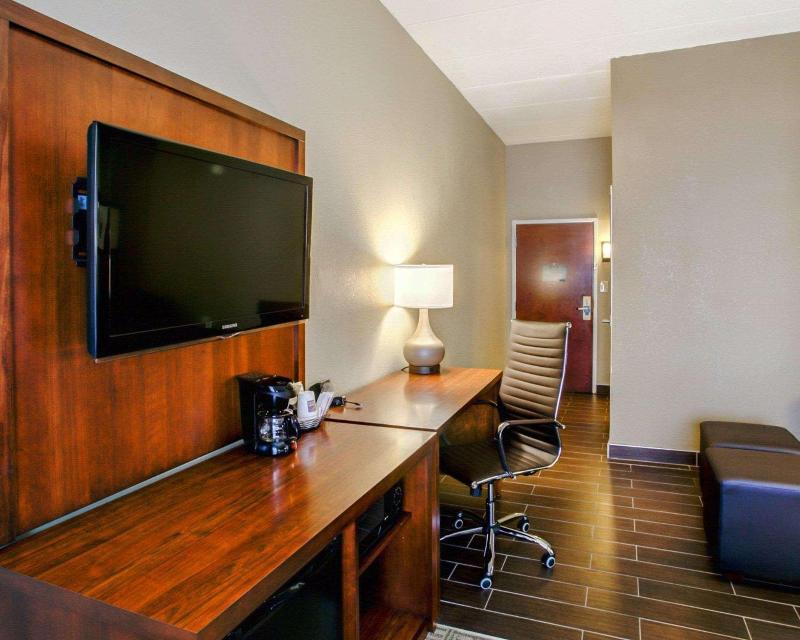 Comfort Suites Georgetown Area image