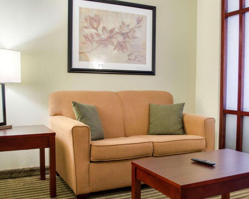 Comfort Suites Greenwood image