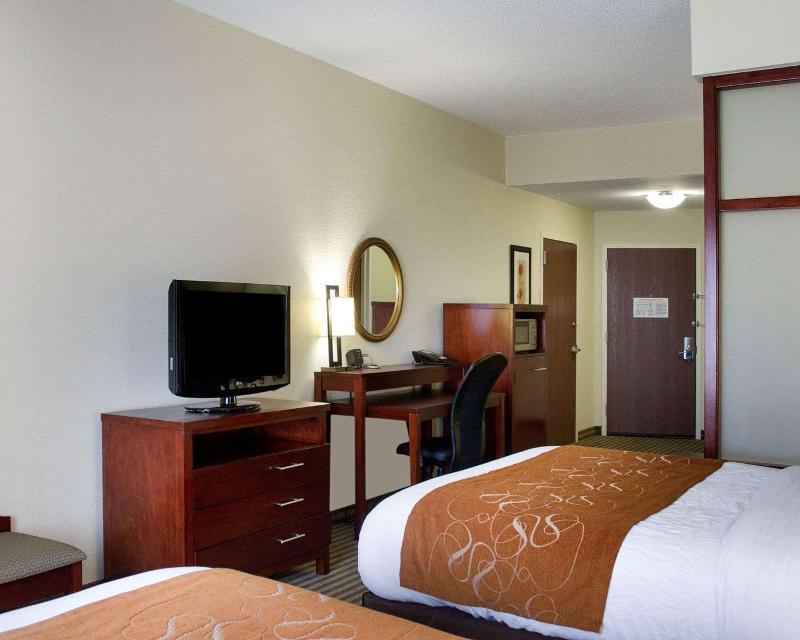Comfort Suites Greenwood image