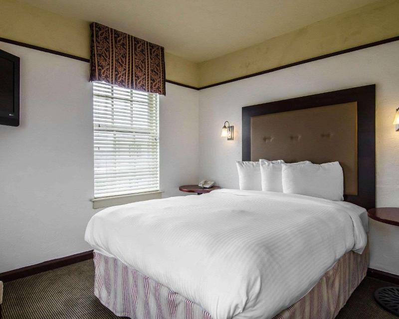 1929 Hotel Seville image
