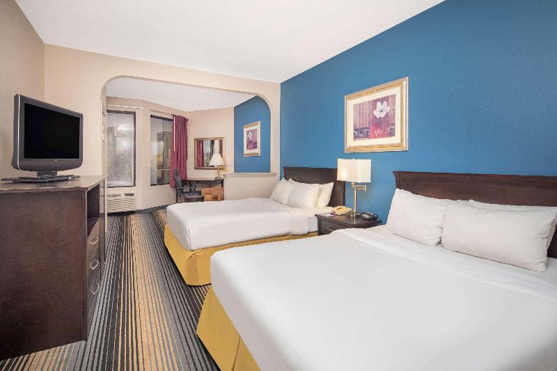 Baymont By Wyndham Laurel image