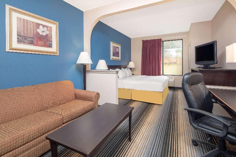 Baymont By Wyndham Laurel image