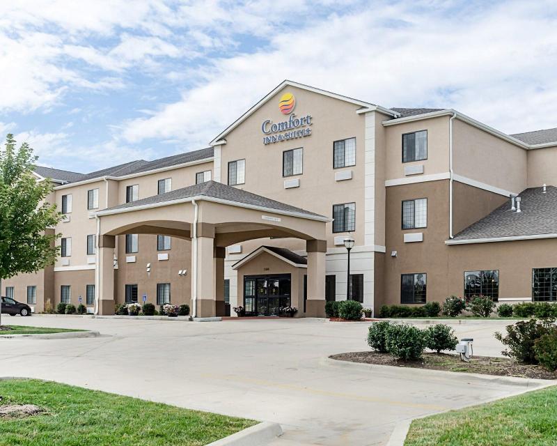 Comfort Inn & Suites Lawrence - University Area image