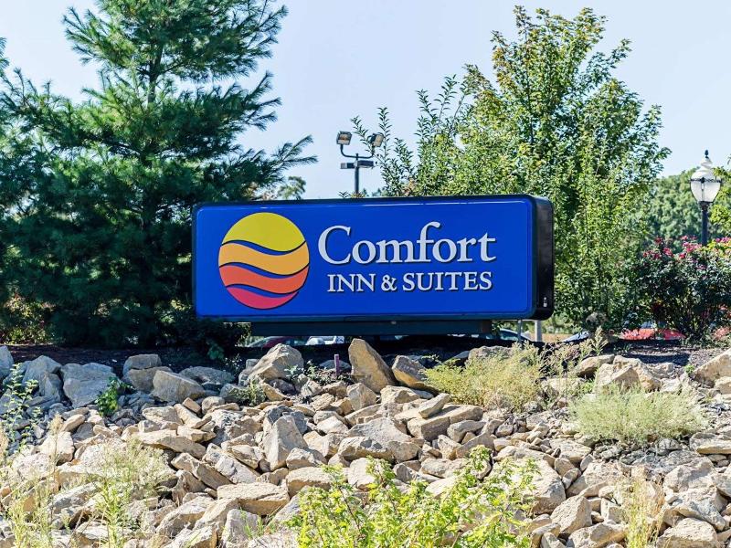 Comfort Inn & Suites Lawrence - University Area image