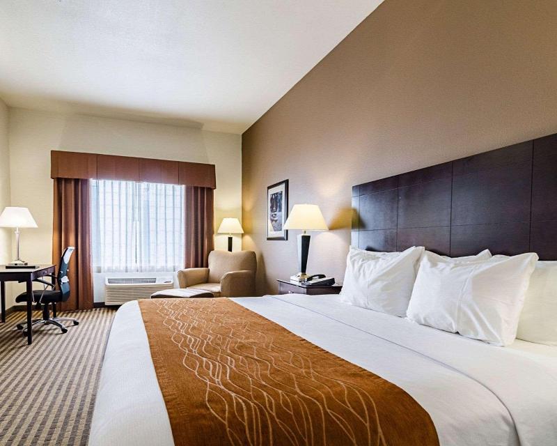 Comfort Inn & Suites Lawrence - University Area image