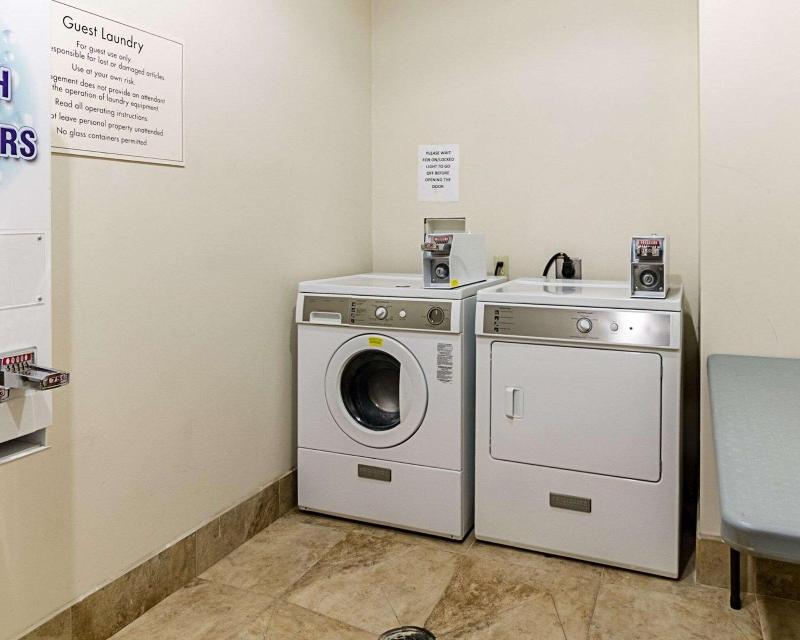 Comfort Inn & Suites Lawrence - University Area image