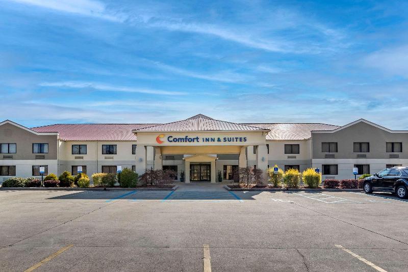Comfort Inn & Suites Leeds I-20 image