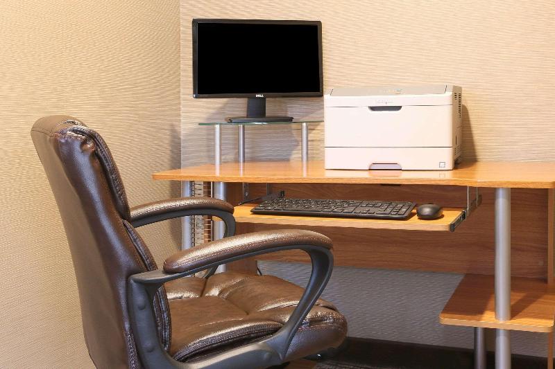 Comfort Inn & Suites Leeds I-20 image