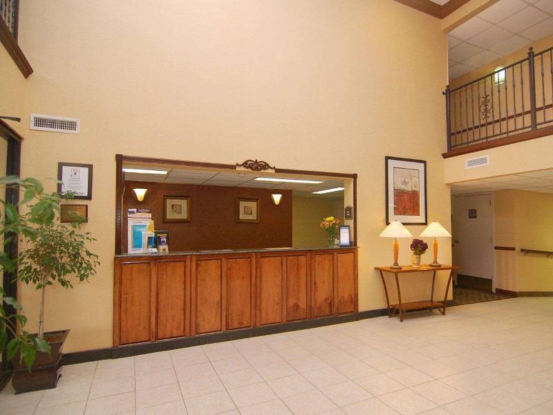 Comfort Inn & Suites Leeds I-20 image