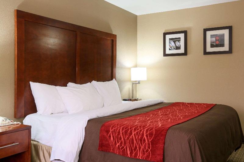 Comfort Inn & Suites Leeds I-20 image
