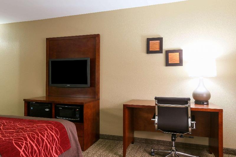 Comfort Inn & Suites Leeds I-20 image