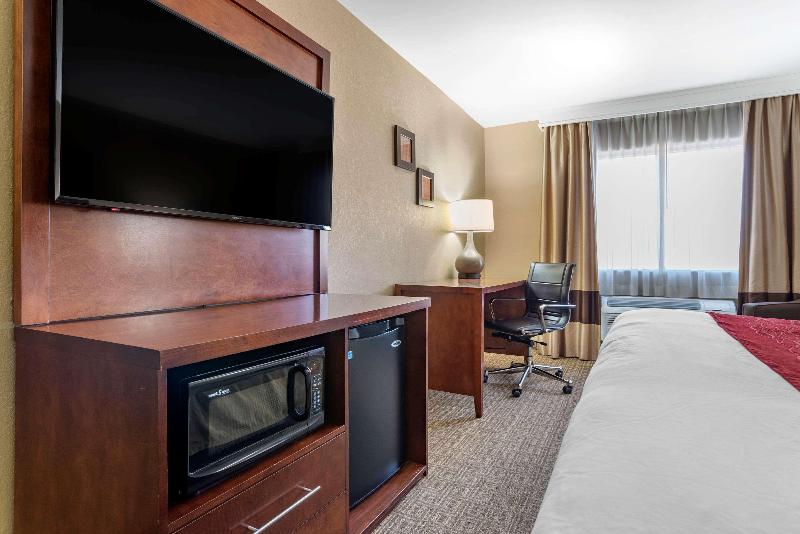 Comfort Inn & Suites Leeds I-20 image