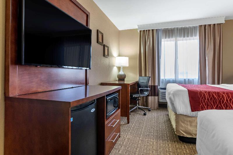 Comfort Inn & Suites Leeds I-20 image