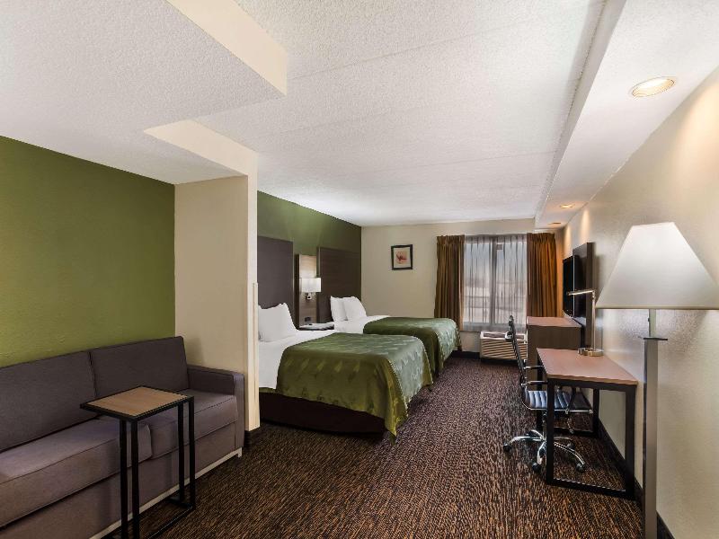 Quality Suites Milwaukee Airport image