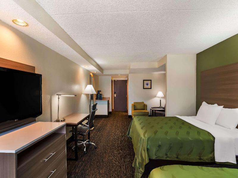 Quality Suites Milwaukee Airport image