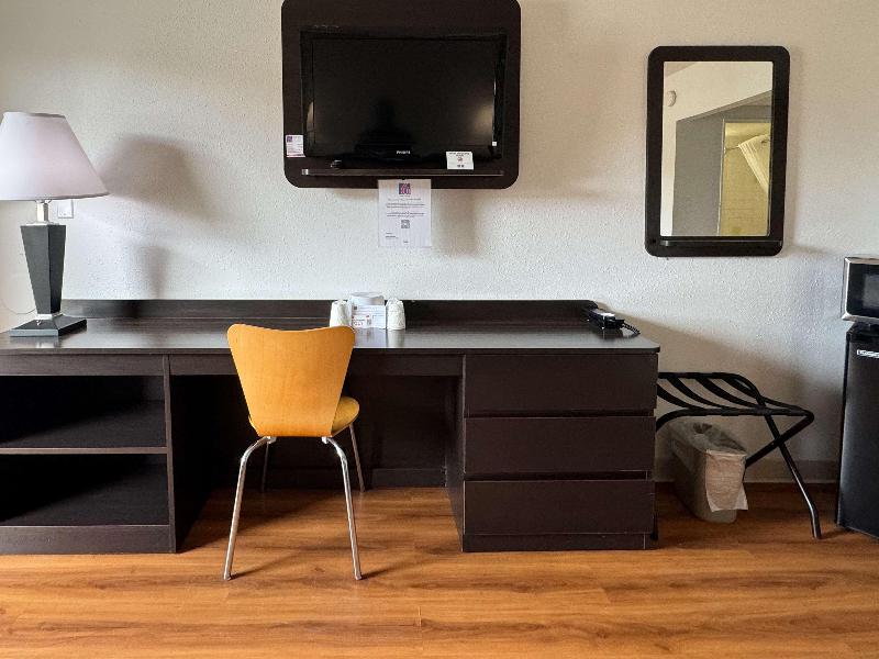 Motel 6 Butte - Historic City Center image