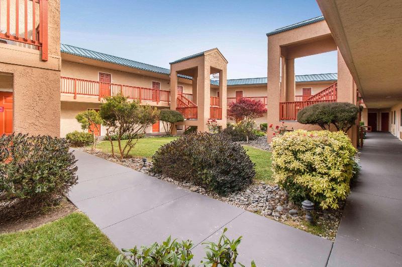 Quality Inn & Suites Crescent City Redwood Coast image