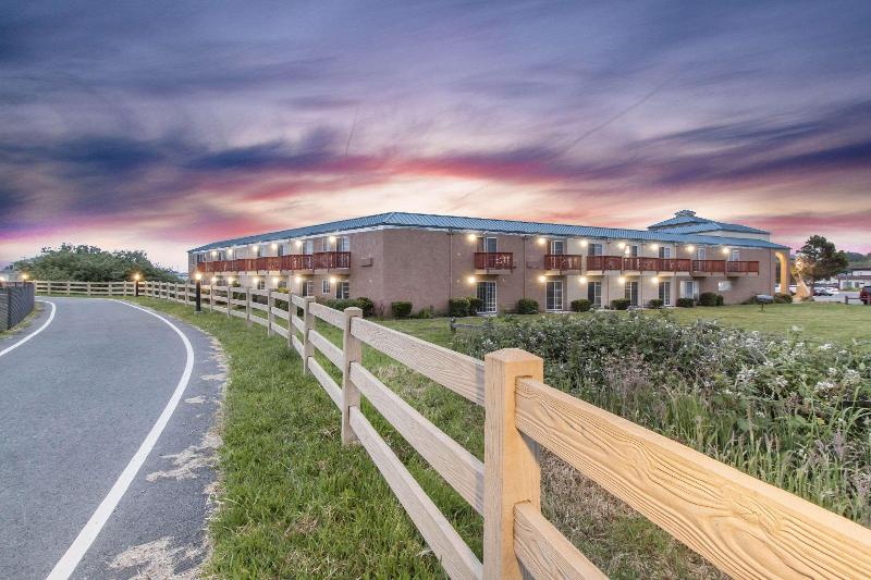 Quality Inn & Suites Crescent City Redwood Coast image