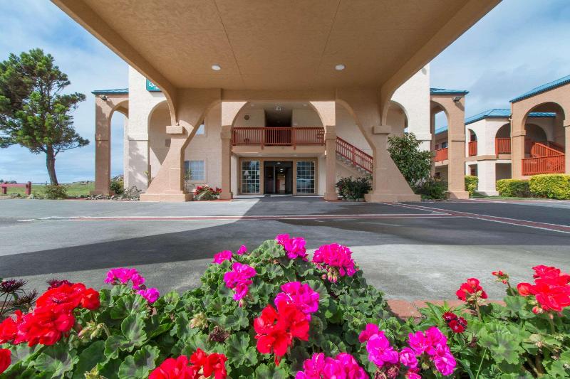 Quality Inn & Suites Crescent City Redwood Coast image