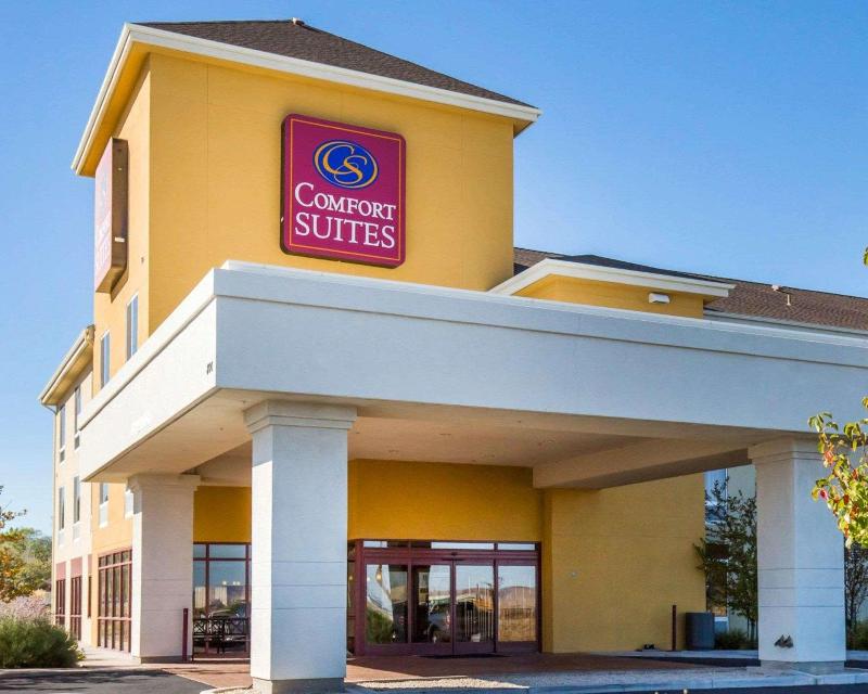 Comfort Suites Fernley image