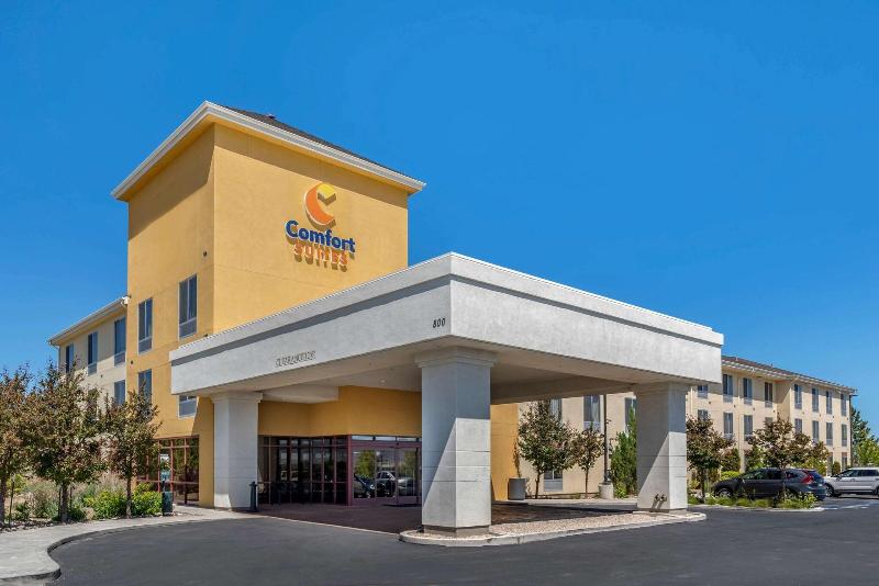 Comfort Suites Fernley image