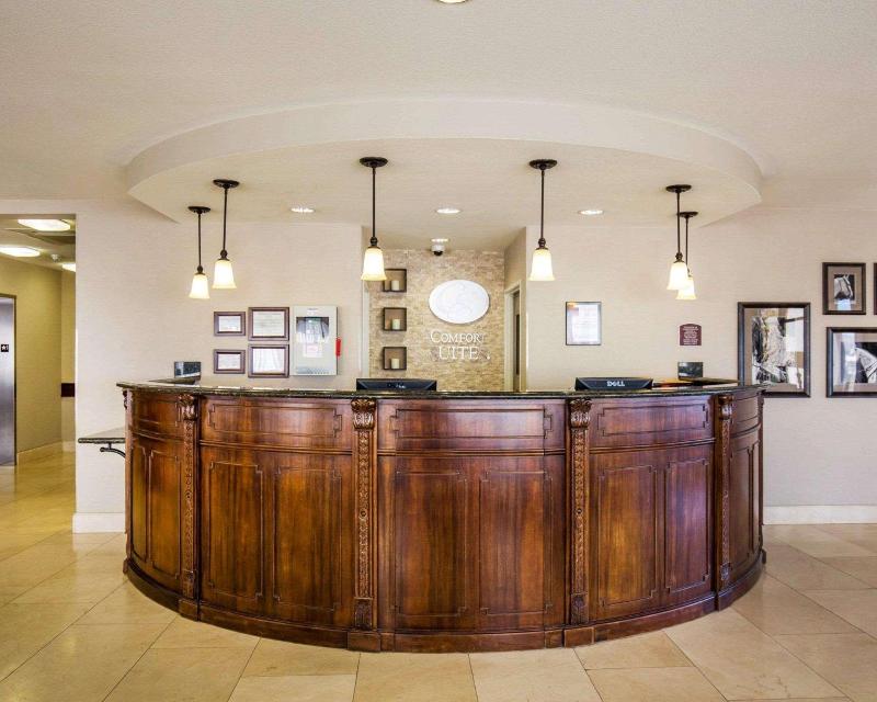 Comfort Suites Fernley image