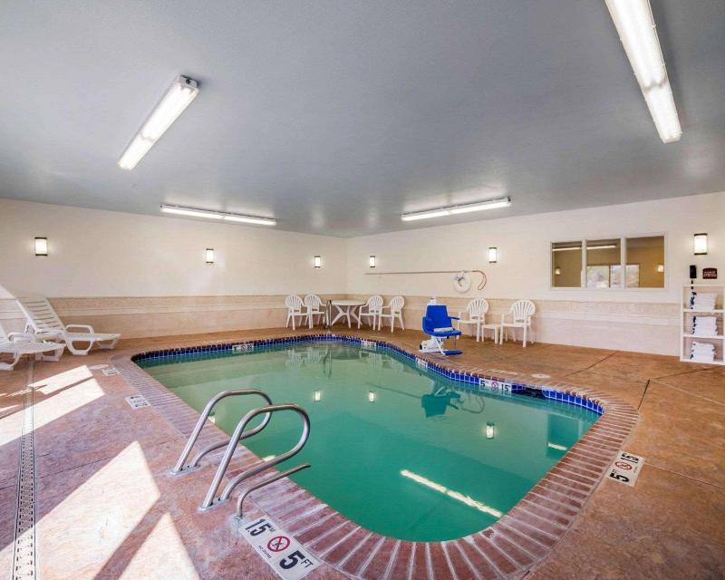 Comfort Suites Fernley image