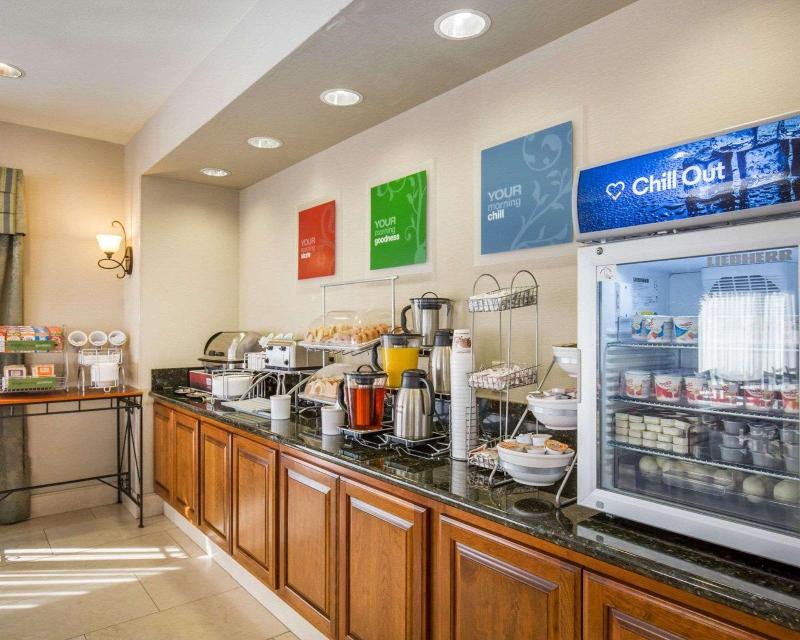 Comfort Suites Fernley image