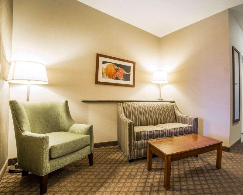 Comfort Suites Fernley image