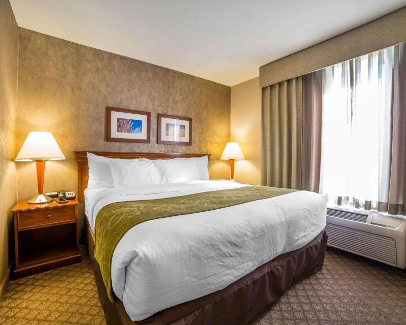 Comfort Suites Fernley image