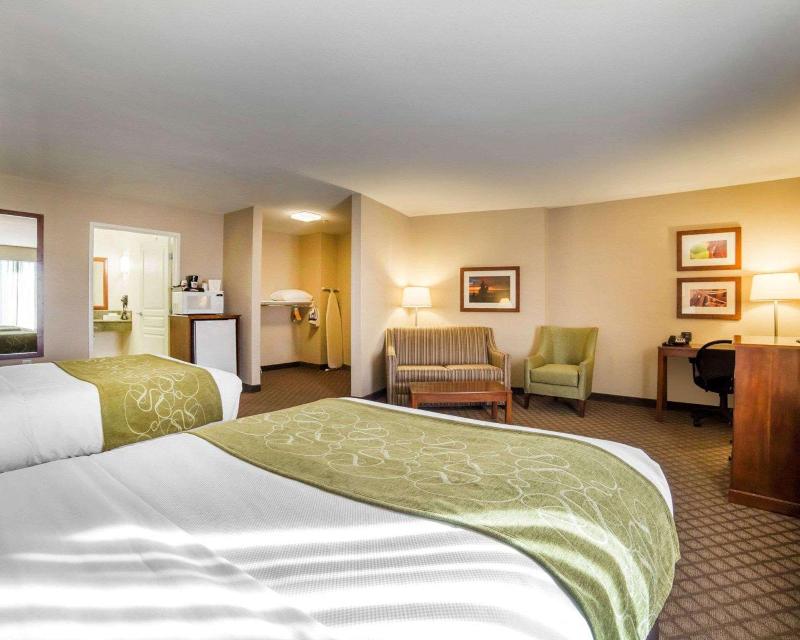 Comfort Suites Fernley image