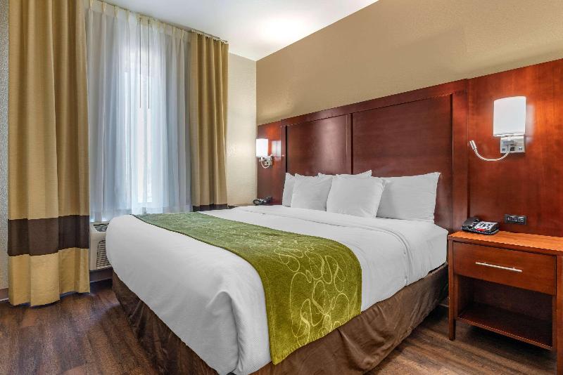 Comfort Suites Fernley image