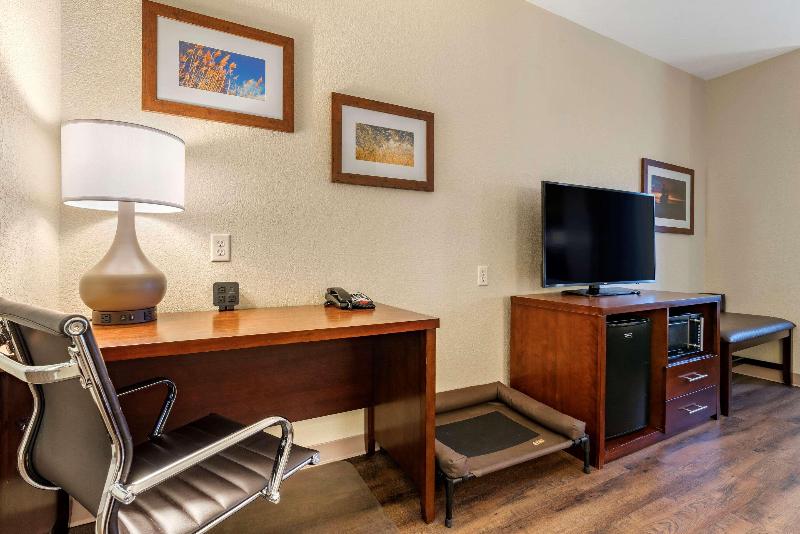 Comfort Suites Fernley image