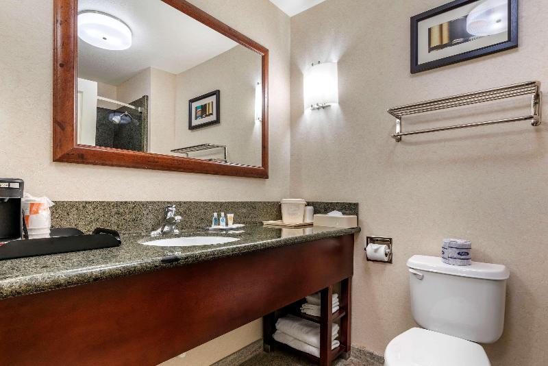 Comfort Suites Fernley image