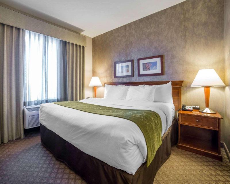 Comfort Suites Fernley image