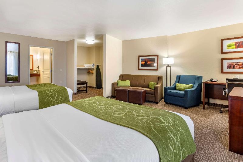Comfort Suites Fernley image