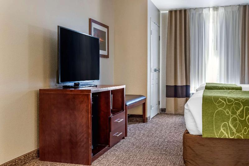 Comfort Suites Fernley image