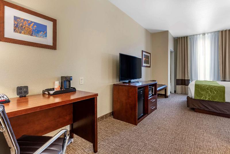 Comfort Suites Fernley image
