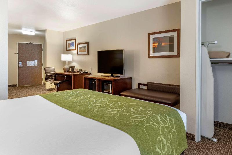 Comfort Suites Fernley image