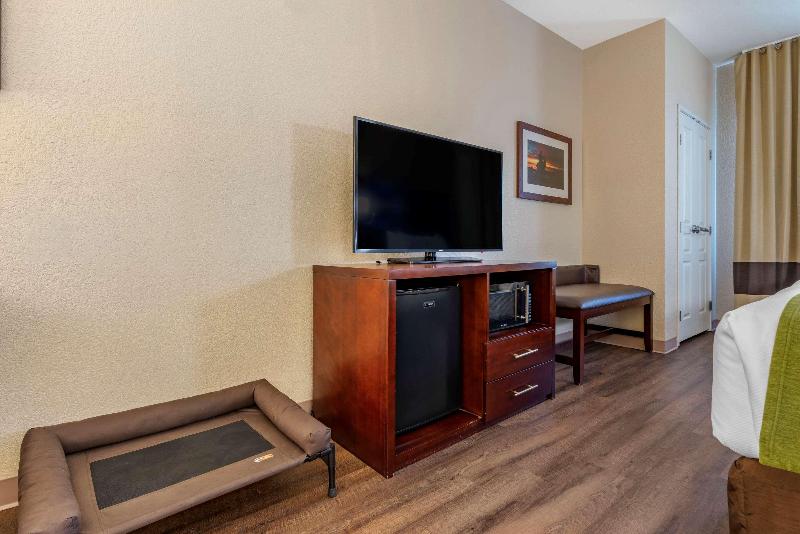 Comfort Suites Fernley image