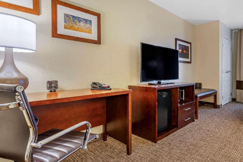 Comfort Suites Fernley image