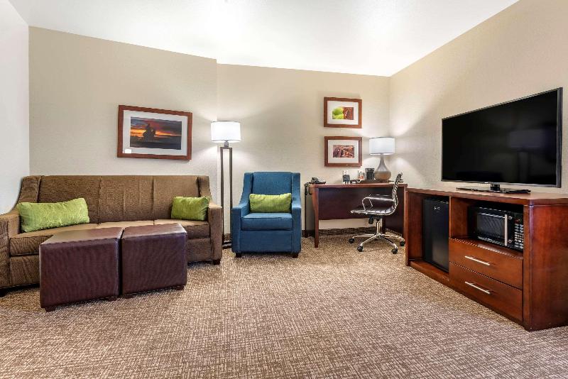 Comfort Suites Fernley image